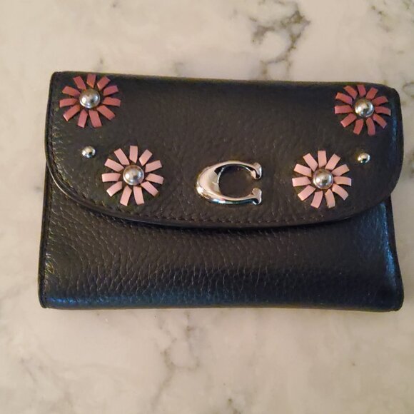 Coach 2622 Remi Medium Trifold Wallet with Whipstitch Daisy Applique - Picture 8 of 8